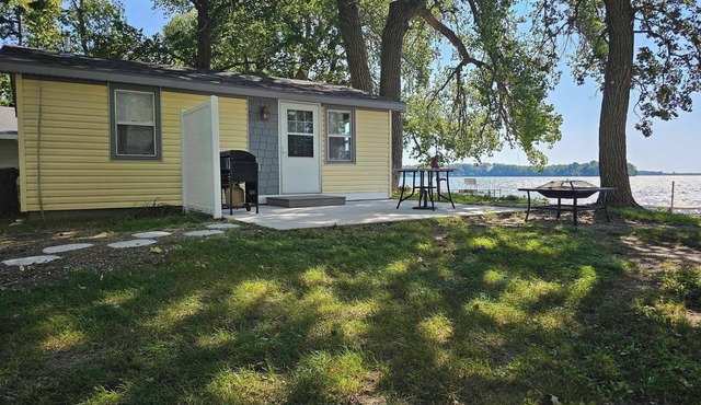 Cozy cabin in Waubay with WiFi, AC. Enjoy a relaxing getaway! Fantastic fishing!
