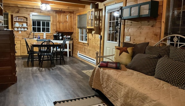 Cozy cabin in wonderful Hillsboro with WiFi, AC