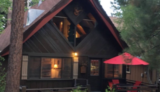 Cozy Cabin, Incline Village, Quiet Forest Setting, MAXIMUM 2 GUESTS