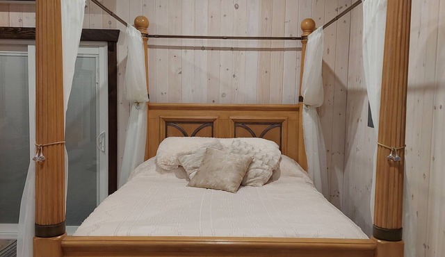 Cozy cabin including a pool and a country view, 5 min from the lake.