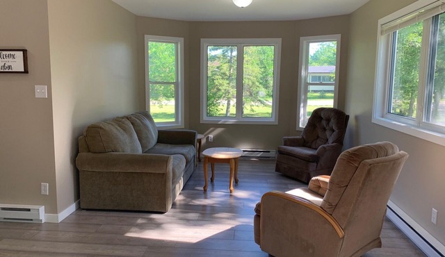 Cozy cabin just a few minutes walk from St. Malo Provincial Park & Beach!