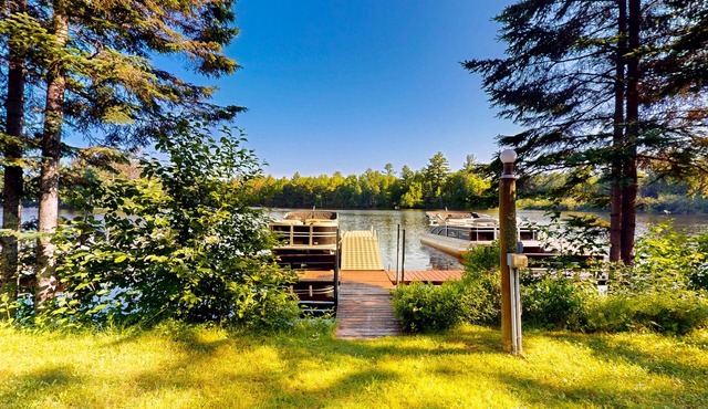 Cozy Cabin located on the Turtle Flambeau Flowage, great for all seasons!