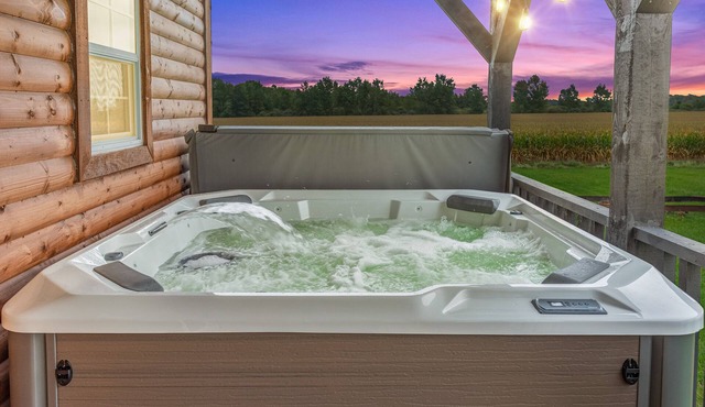 Cozy Cabin, Luxury Hot Tub, GameRoom -Lake Huron