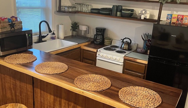 Cozy cabin,master and loft w2 twin beds atop the scenic portage,deckand fire pit