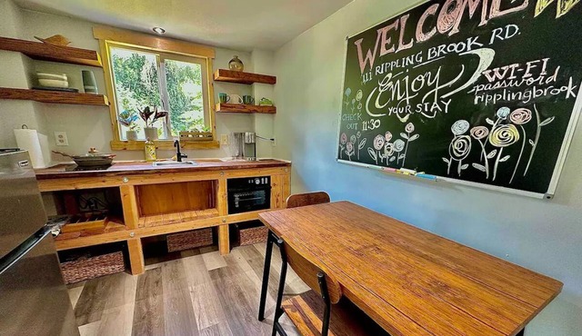 Cozy Cabin Minutes from Mt.Airy & Kalahari