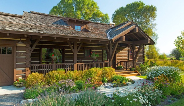 Cozy Cabin Mtn Views Proximity to Everything w Jackson Hole Property Management