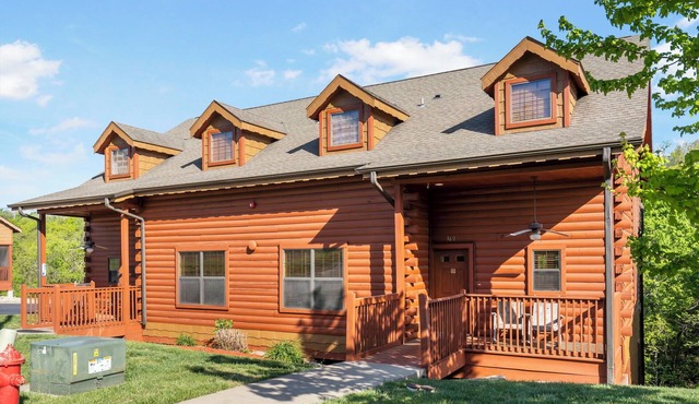 Cozy Cabin Near 76 Strip Pool & Games