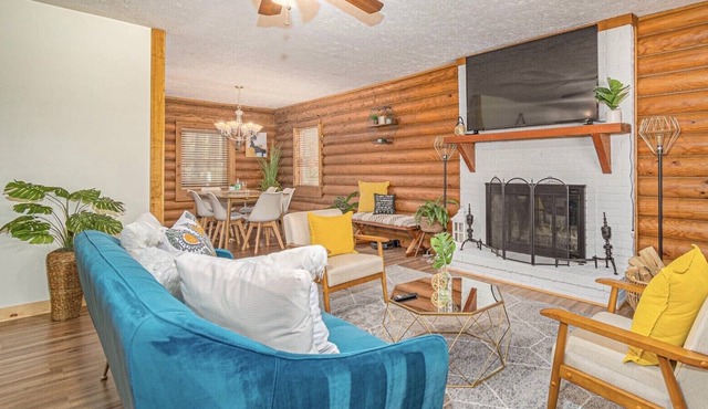 Cozy cabin near downtown Suwanee