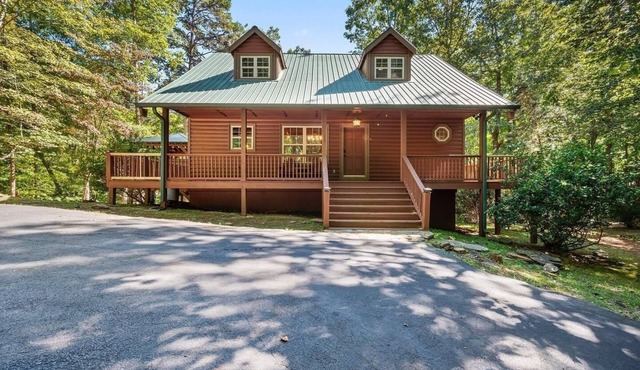 Cozy Cabin Near Helen + Hot Tub + Fire Pit + Game Room + More