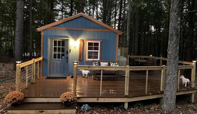 Cozy Cabin near Kentucky Lake - Amazing Glamping Rental in Big Sandy, Tennessee
