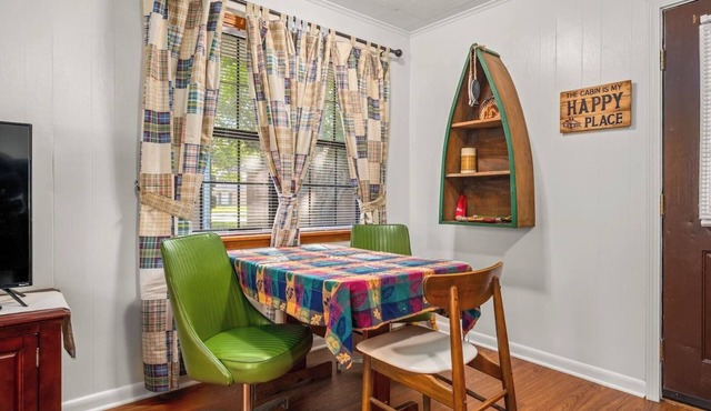Cozy Cabin Near Med CTR | Quiet&Clean by Ponytail
