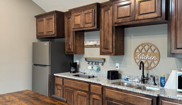 Cozy cabin near Medicine Park with WiFi, AC