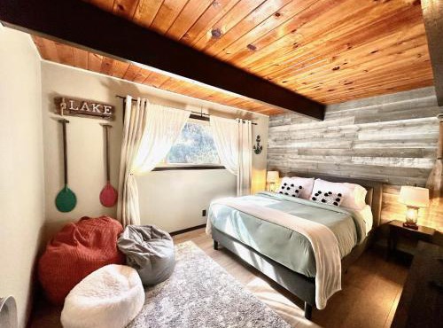 Cozy Cabin near Resorts and The Village +Mtn views