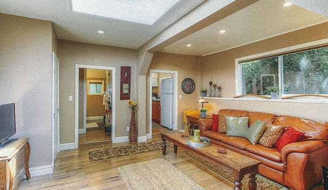 Cozy Cabin near river, wineries, redwoods and ocean.