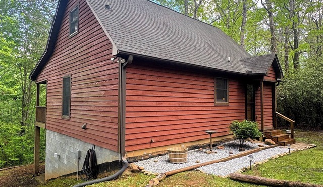 Cozy Cabin near Table Rock and Caesar's Head