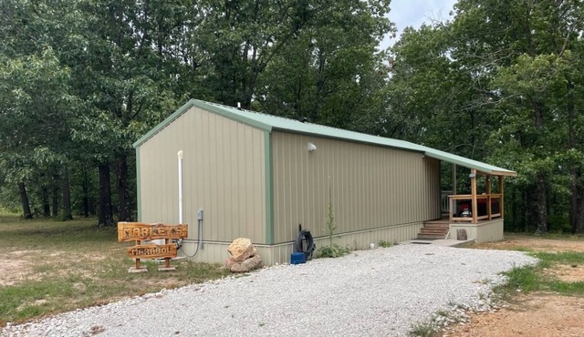 Cozy cabin near the Niangua river and Bennet Springs State park. Pet friendly !