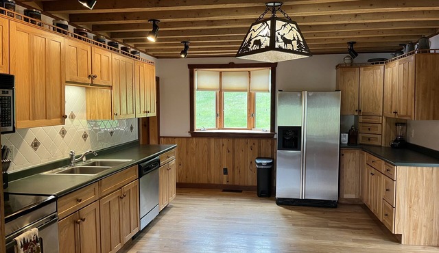 Cozy cabin nestled in the hills of SW Wisconsin near the Cheese Country Trail!