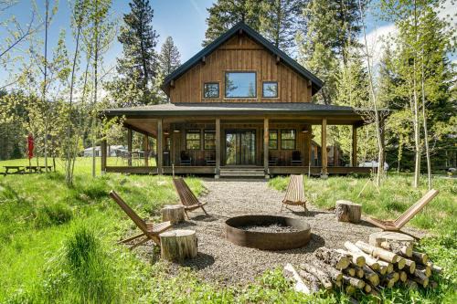 Cozy Cabin Nestled at the Base of Tamarack Resort!