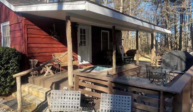 Cozy Cabin nestled by a Babbling Brook located between Highlands and Cashiers.