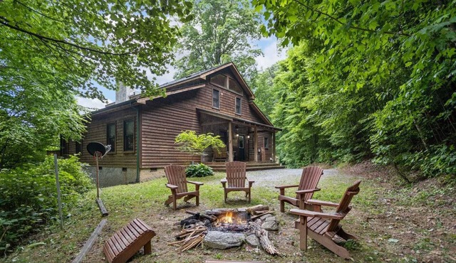 Cozy Cabin Nestled in Wooded Setting