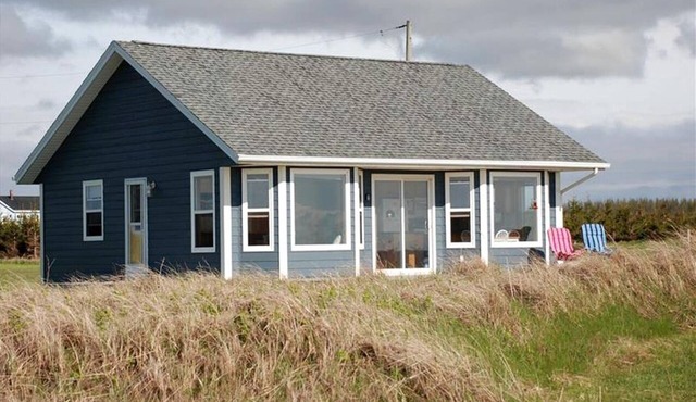 Cozy Cabin next to the Beach on Prince Edward Island, Canada