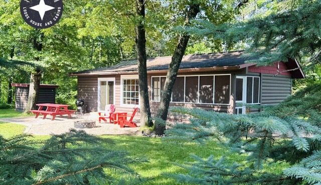 Cozy Cabin Nisswa with Outdoor Hot tub, Sauna and Tennis Court (Plus Extra House & Bunkhouse Avail)