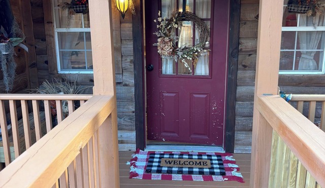 Cozy cabin on 10 acre farm with horses, chickens, cats, dog & gardens