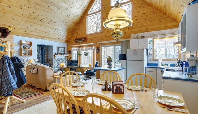 Cozy Cabin on 10 Acres, Walk to Chippewa River!