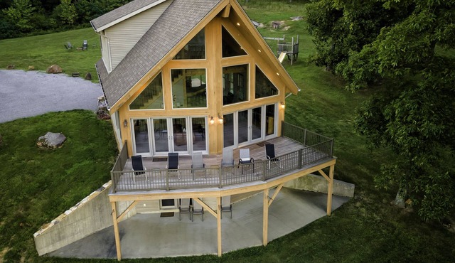 Cozy Cabin on 140 Acres w/Stunning Views