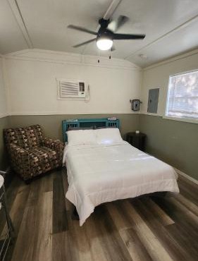 Cozy Cabin on 22 Private Acres Peaceful Retreat in Smithville, TX