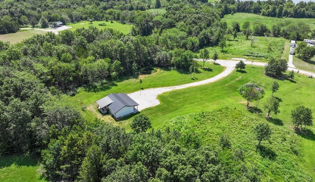 Cozy Cabin on 3 acres 1 minute from boat ramp!