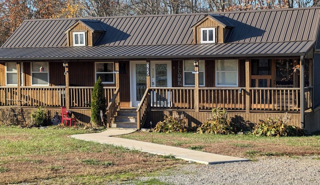 Cozy Cabin on 80 acres in The Ozarks, very unique!