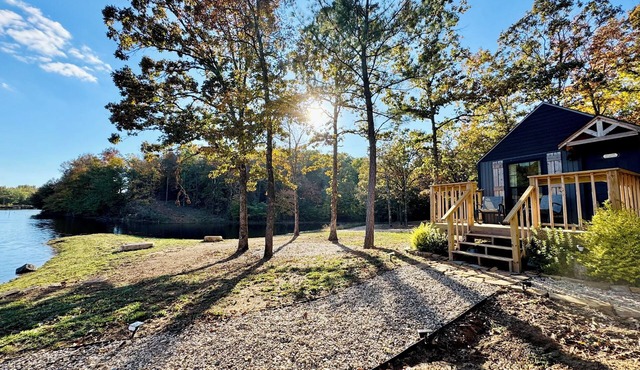 Cozy CABIN on a PRIVATE LAKE in Cabot, AR