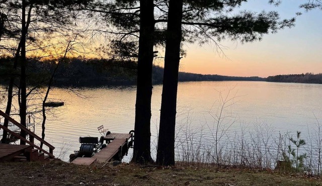 Cozy Cabin on Bashaw Lake w/dock, kayaks, and firepit.