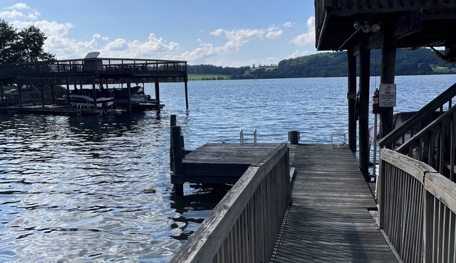 Cozy Cabin on Claytor Lake close to Radford and Blacksburg