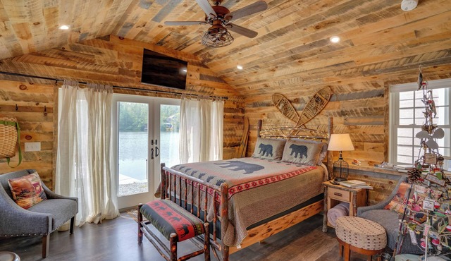 Cozy Cabin on Crooked Lake: Swim, Kayak & Explore!