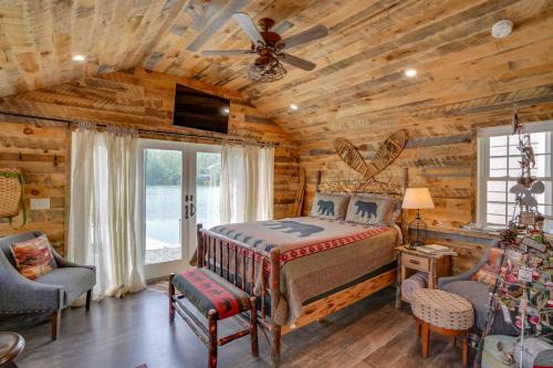 Cozy Cabin on Crooked Lake Swim, Kayak and Explore!