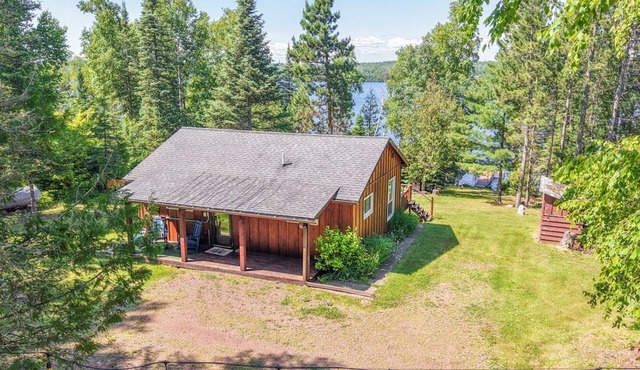 Cozy Cabin on Devil Track Lake - Grand Marais, Minnesota - Cascade Vacation Rent