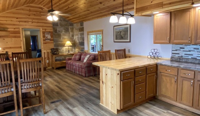 Cozy cabin on lake and trails