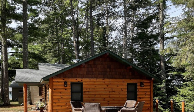 Cozy Cabin on lake - 10 mins from downtown Minocqua