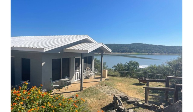 Cozy Cabin on Lake Buchanan. Sleeps 4