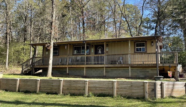 Cozy cabin on Lake Ludwig with a nice view of the lake. Pet friendly!