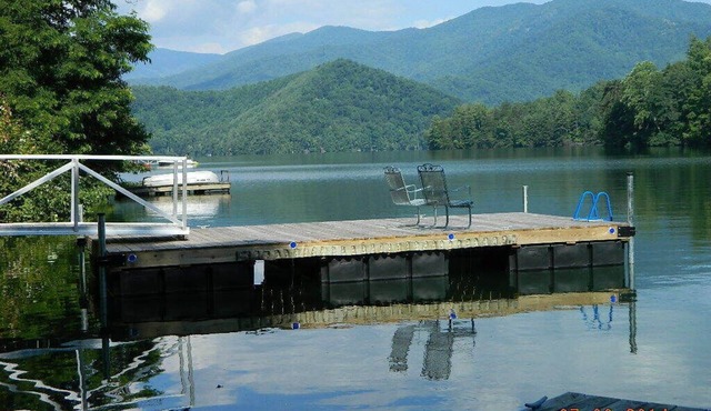 Cozy Cabin on Lake Santeetlah in the Smoky Mountains