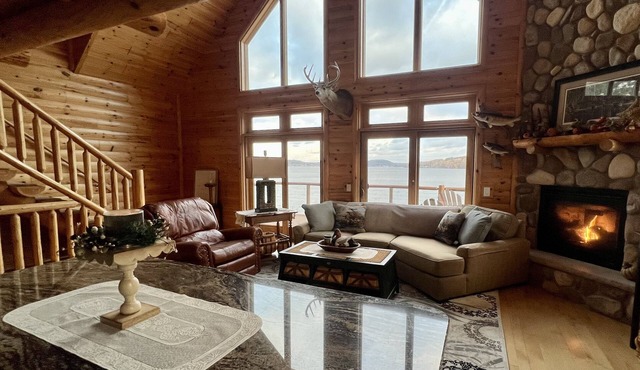 Cozy Cabin on Lake Wisconsin nSkiing, Fishing & Hiking Retreat