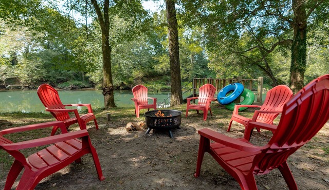 Cozy Cabin on Little Red River Sleeps 12!