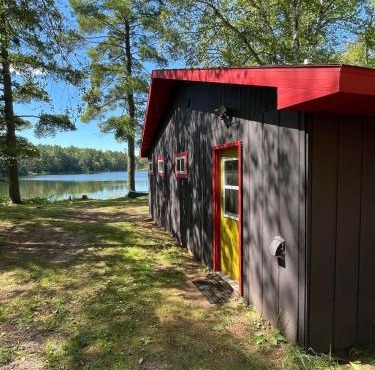 Cozy Cabin on Private Lake in Gwinn