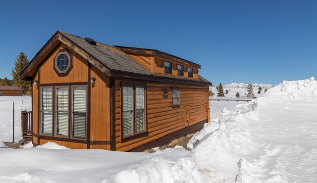 Cozy Cabin on secluded ranch in Mammoth Lakes just .1 miles from Old Mammoth Rd.