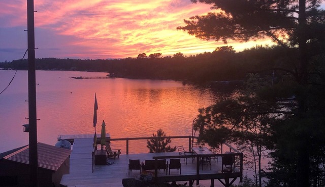 Cozy cabin on shores of Rainy Lake - fantastic fishing!