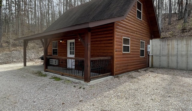 Cozy Cabin on the edge of town only 1/2 mile from Current River !