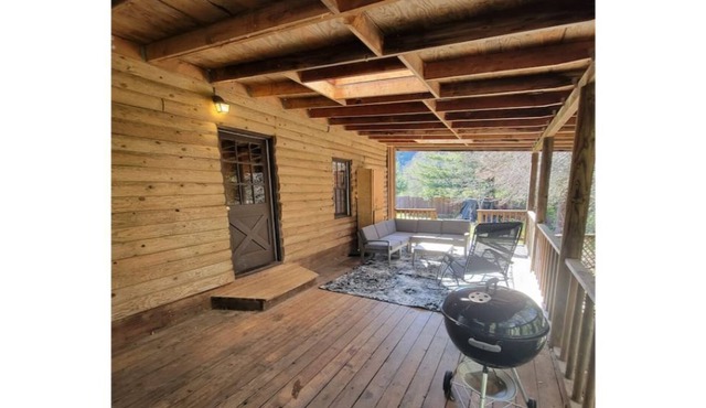 Cozy Cabin on the Golf Course